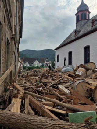 Aufräumarbeiten im Ahrtal