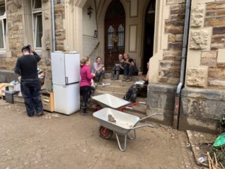 Aufräumarbeiten im Ahrtal