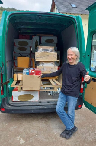 Sachspenden Lieferung ins Ahrtal