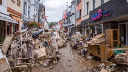 Durchflutete Straßen im Ahrtal