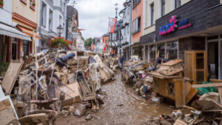 Durchflutete Straßen im Ahrtal